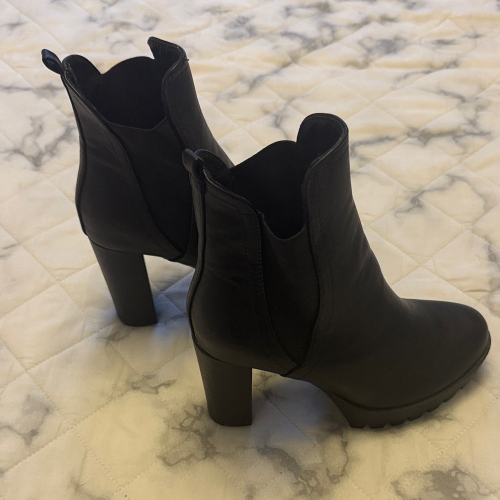 Chase + Chloe Black  4  Inch Heeled Boots